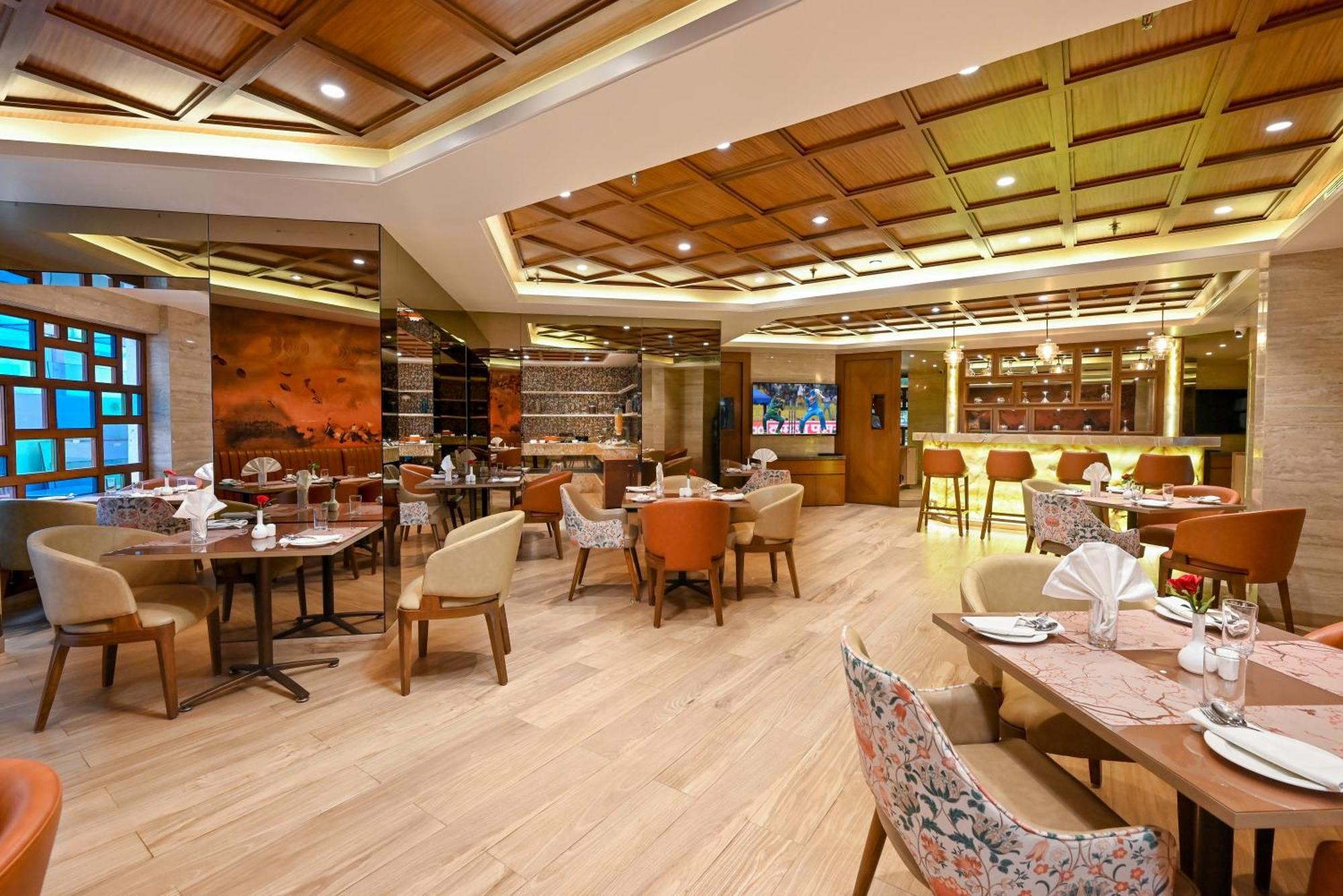 Maharaja Regency Hotel Satara Ngoại thất bức ảnh