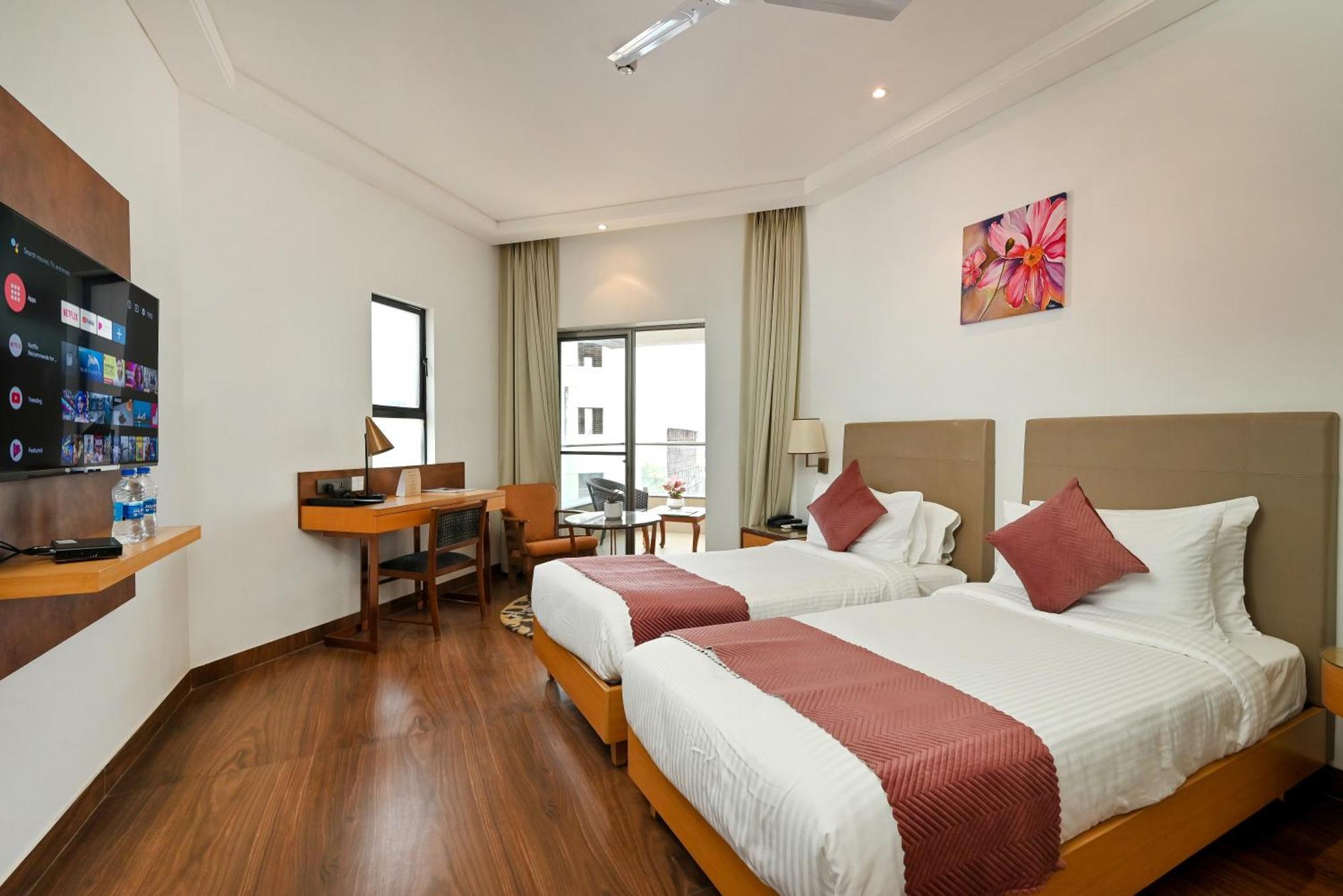 Maharaja Regency Hotel Satara Ngoại thất bức ảnh