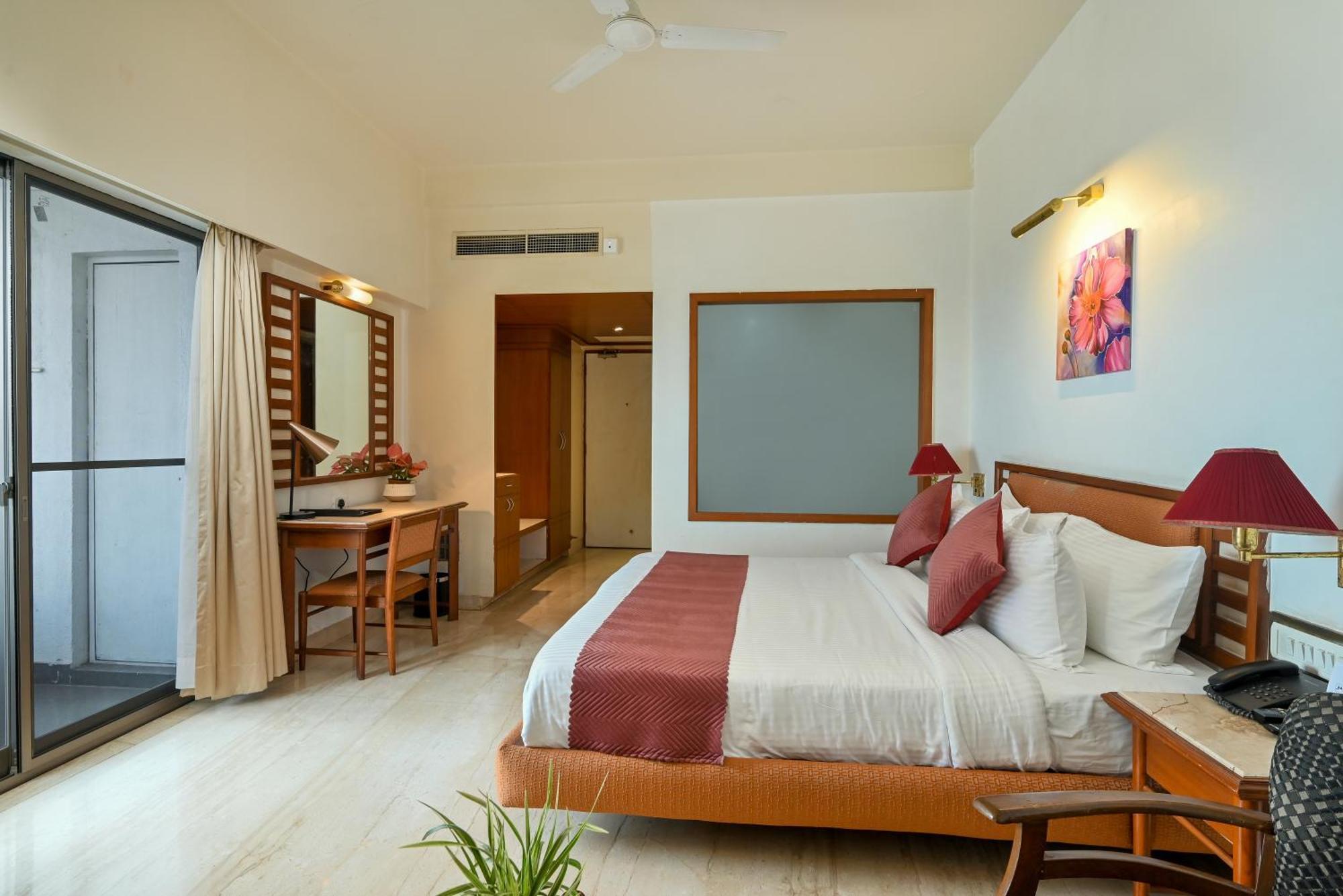 Maharaja Regency Hotel Satara Ngoại thất bức ảnh