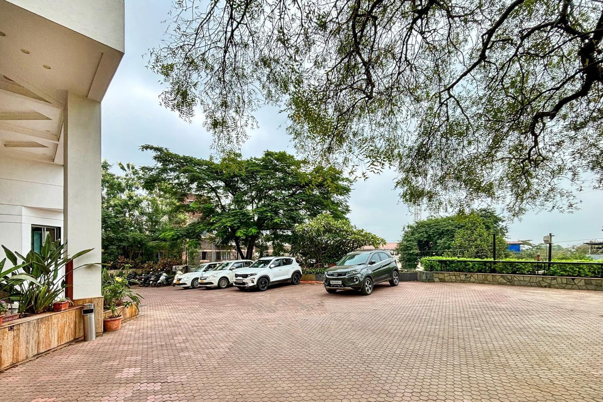 Maharaja Regency Hotel Satara Ngoại thất bức ảnh