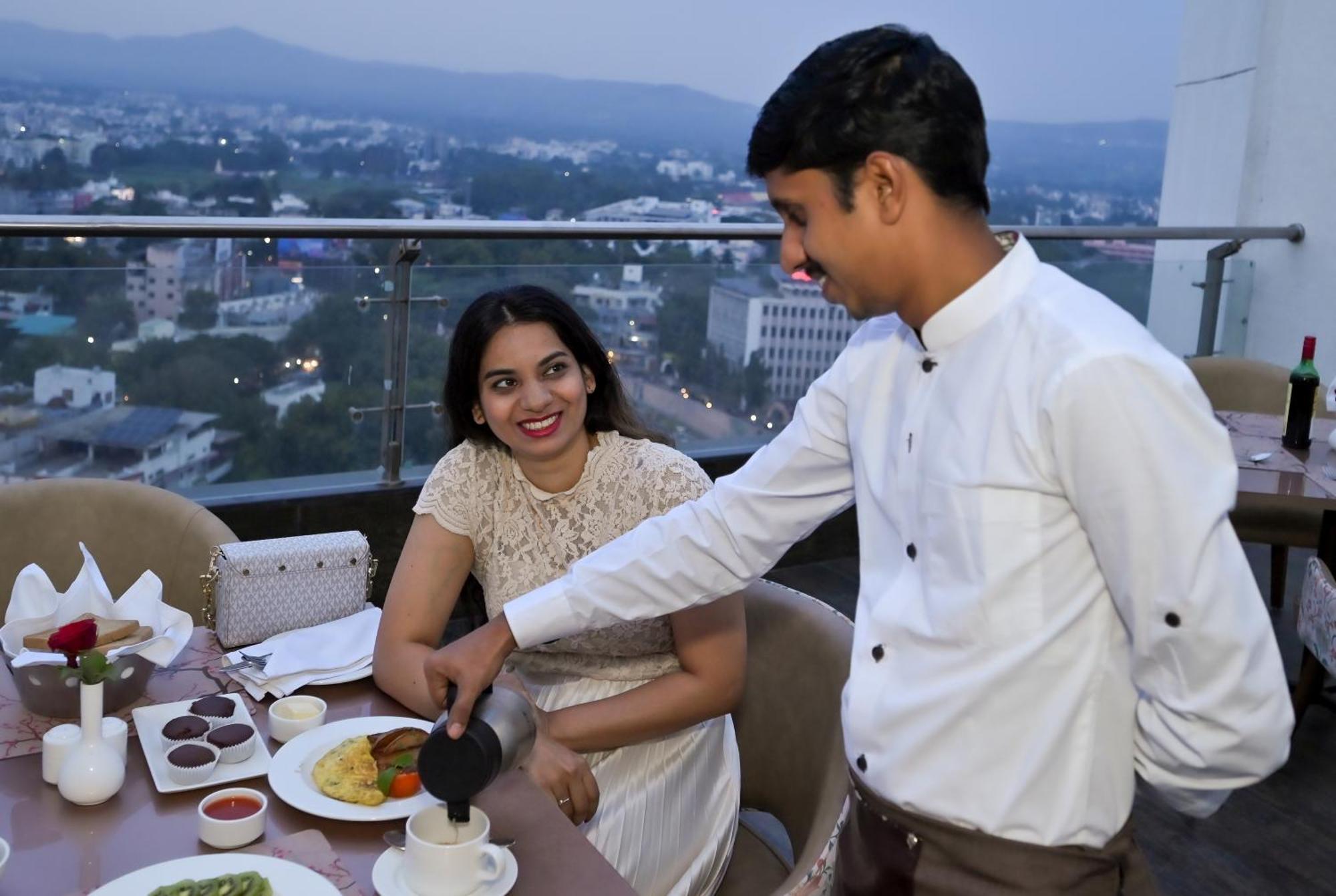 Maharaja Regency Hotel Satara Ngoại thất bức ảnh