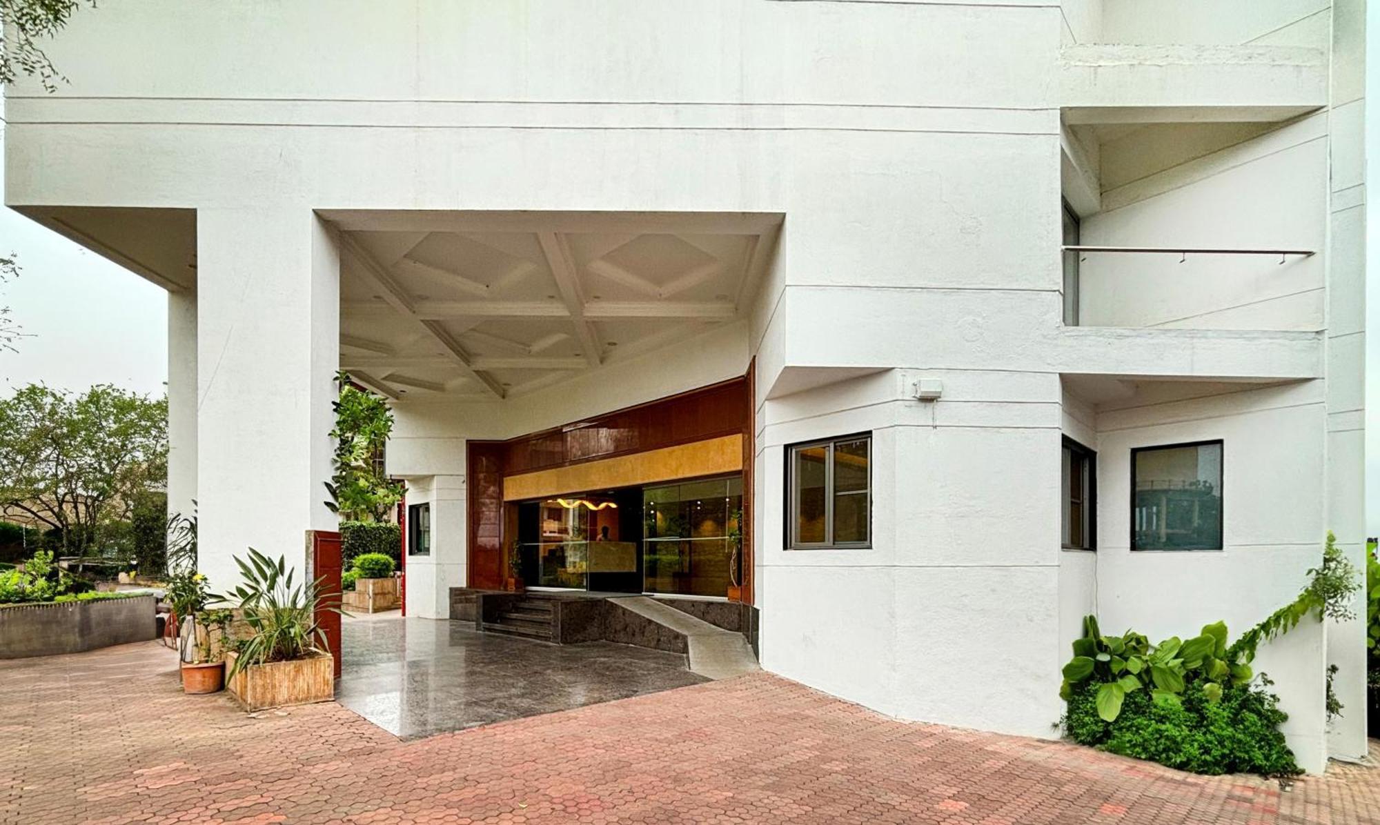Maharaja Regency Hotel Satara Ngoại thất bức ảnh